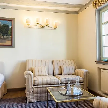 Goldener Hirsch Apartahotel *